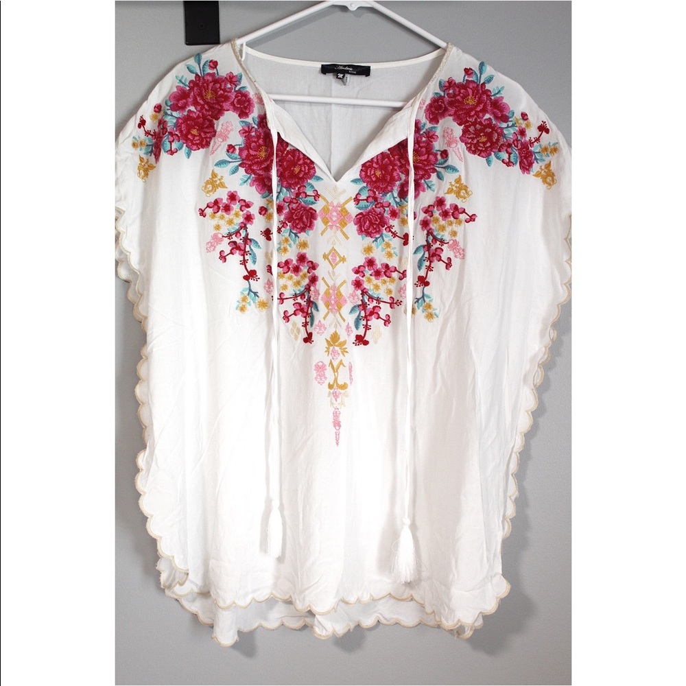 ❌SOLD❌Embroidered Blouse w Scalloped Hem & Tassels